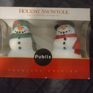 Publix Holiday Snowfolk Salt & Pepper Shaker Set Vintage 2004